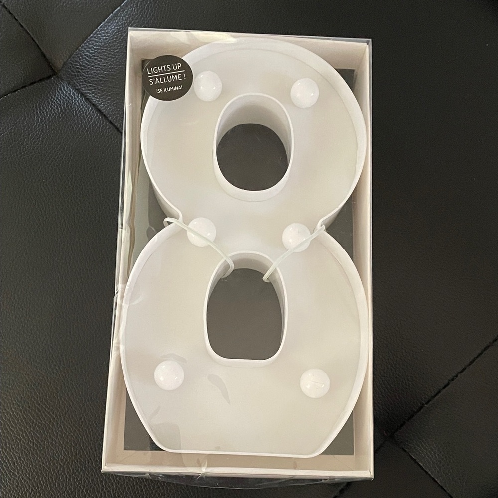 White LED Number 8 Light